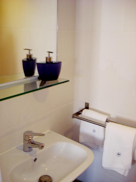 Tm Guest House 吉马良斯 客房 照片